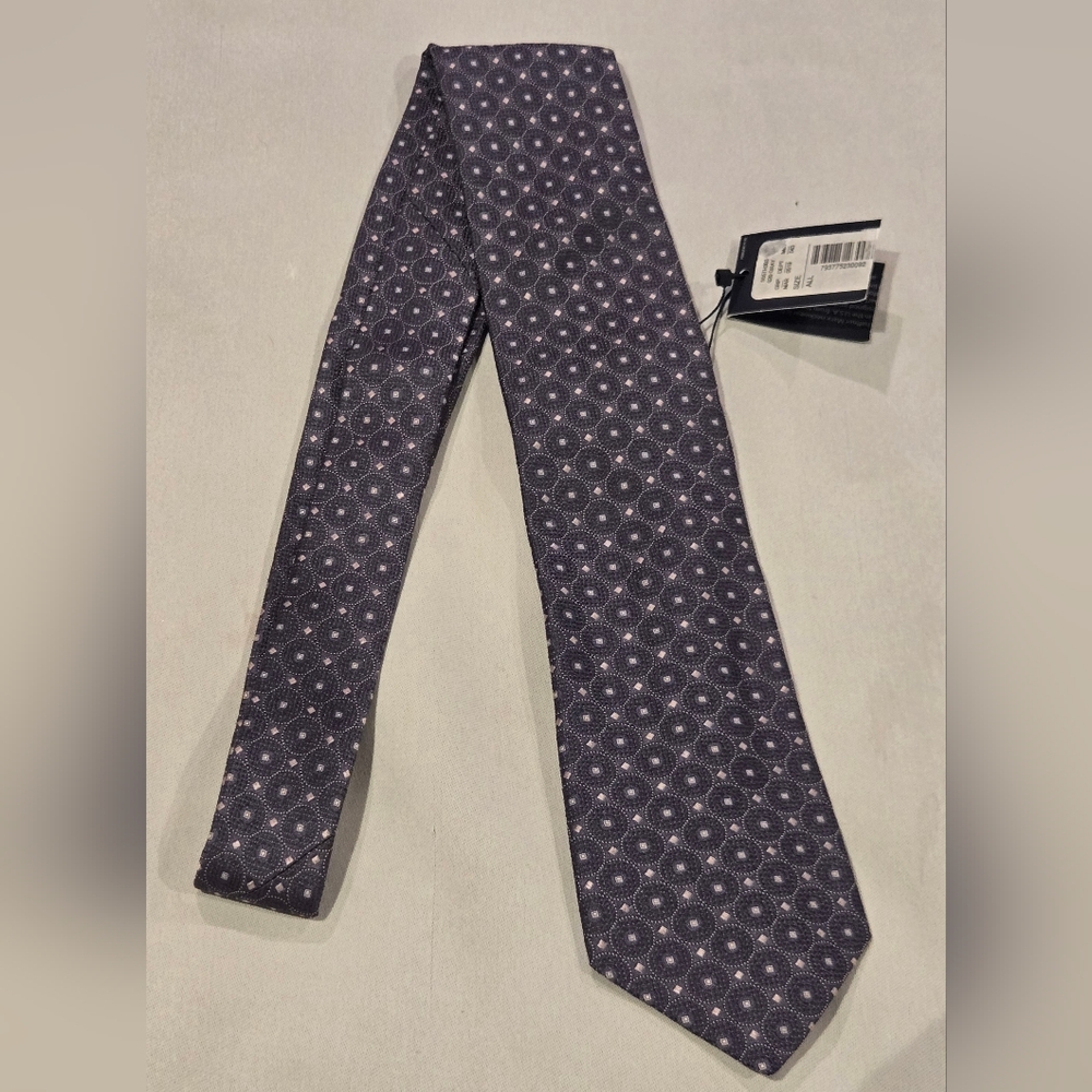 Hart Schaffner Marx Men's Silk Tie. Grey With Geomteic Pattern. NWT